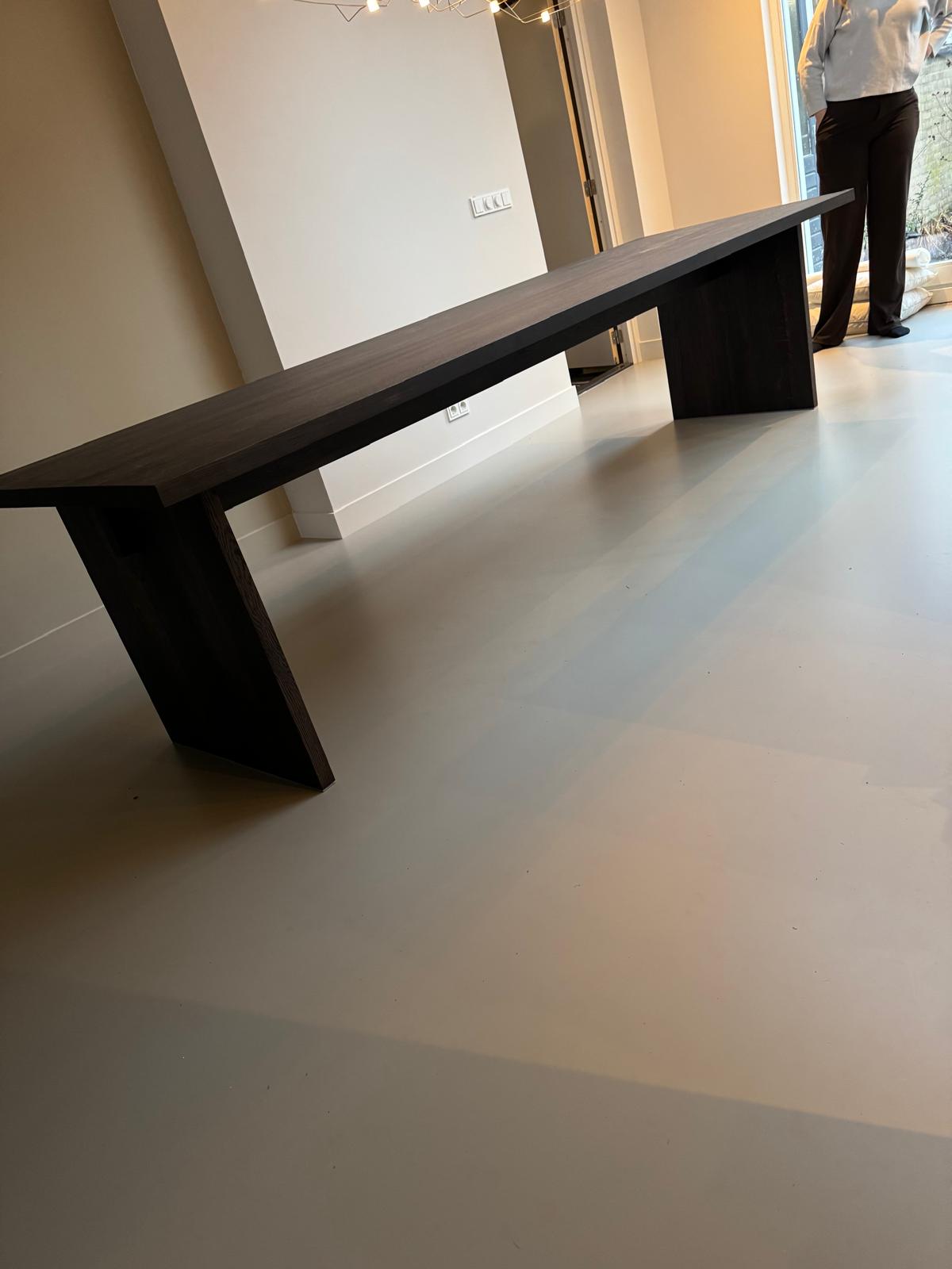 Donkere eiken eettafel op maat